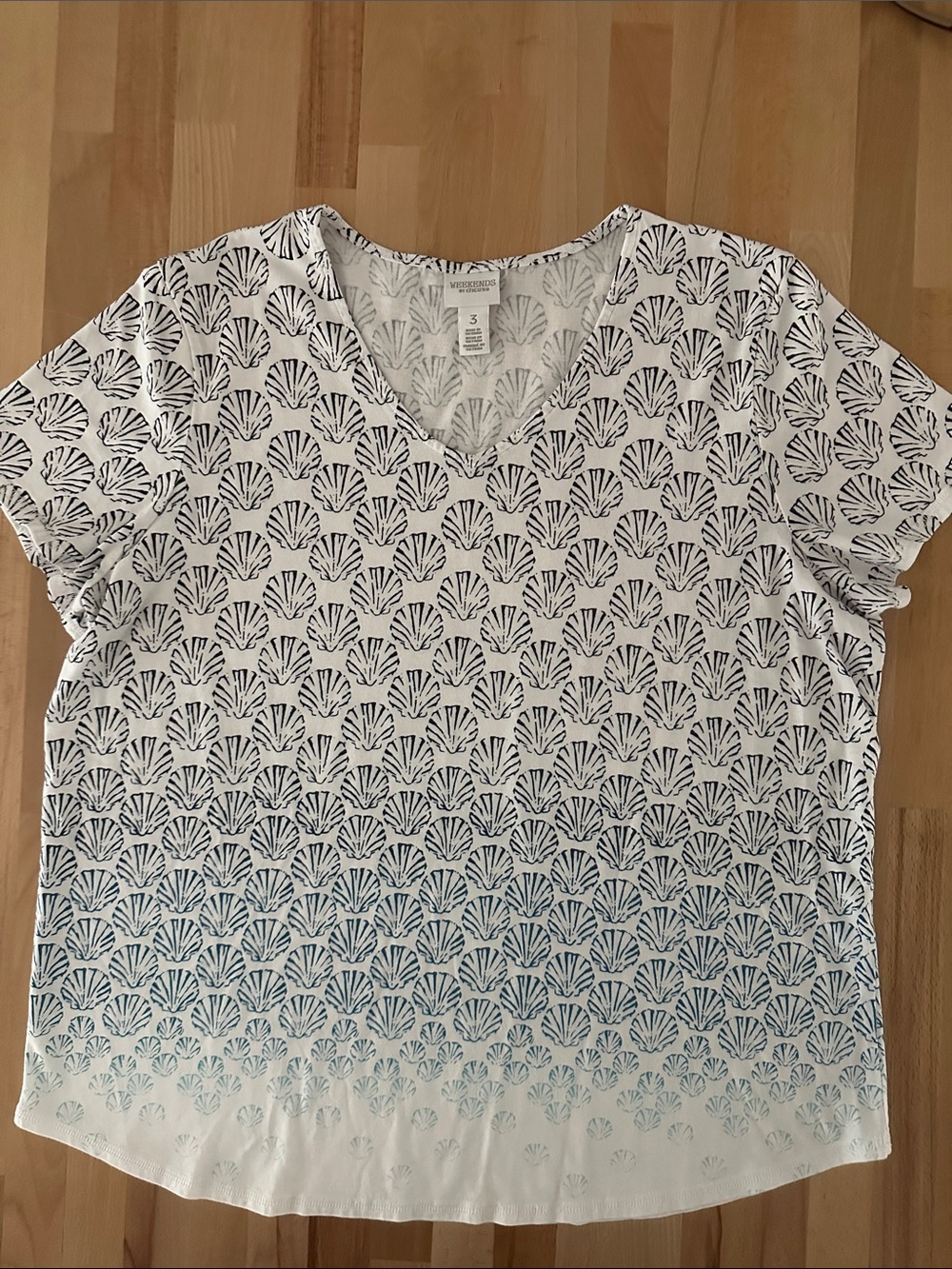 Weekends by Chico’s v-neck Women's White Short-Sleeve Tee